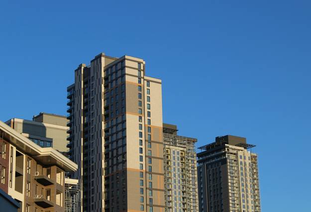 phoenix skyline rental property || arizona rental property exterior || desert sunset homes #|#Modern Phoenix rental property exterior with city skyline in the background#|#phoenix-rental-property-city-1.jpg